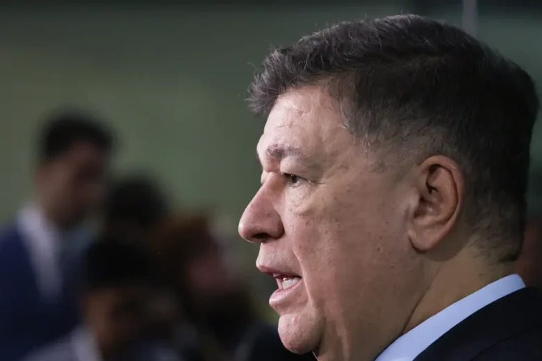Relator da CPMI do INSS pede indiciamento de deputados, senador e ex-ministros