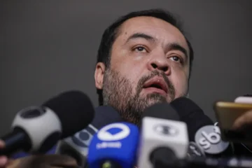 Governador do Rio renuncia à véspera de julgamento que pode torná-lo inelegível