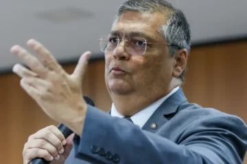 Comando da CPMI vê decisão de Dino como precedente para Lulinha