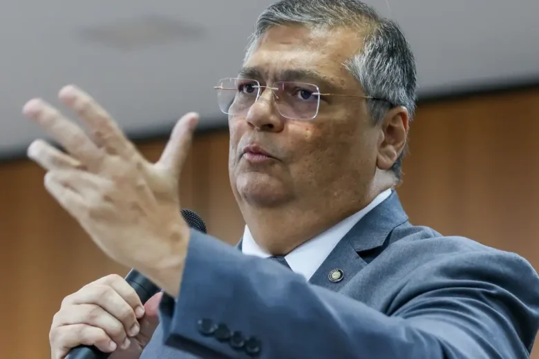 Comando da CPMI vê decisão de Dino como precedente para Lulinha