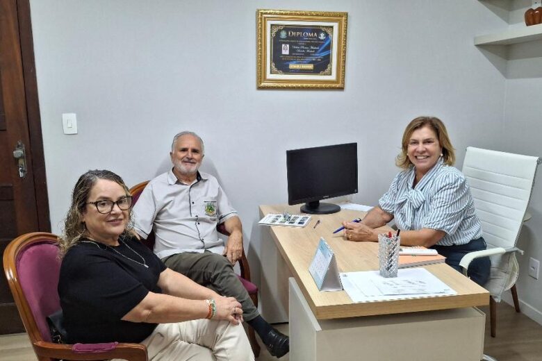 João Monlevade: Jacqueline Soares assume a Diretoria de Ensino Especializado da  Apae