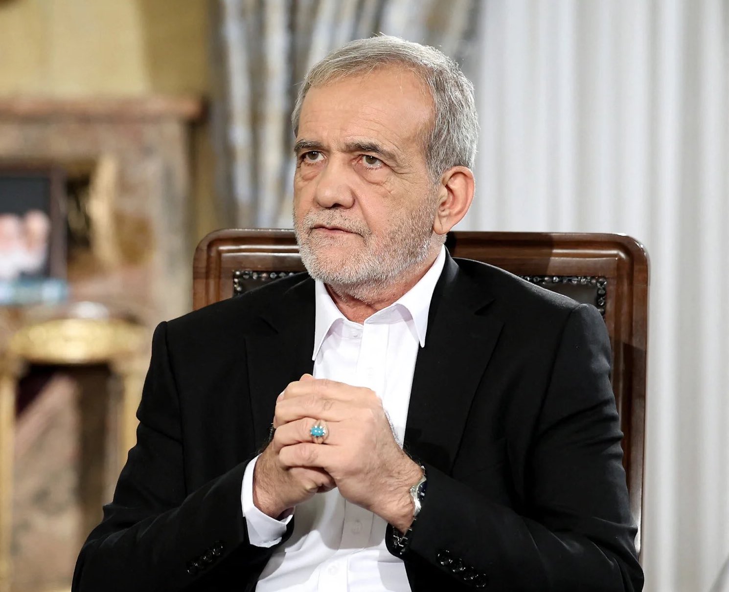 Masoud Pezeshkian afirma que guerra só termina se três condições forem cumpridas