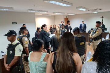 Júri que absolveu mulher que matou o companheiro após abuso contra a filha tinha maioria masculina entre os jurados