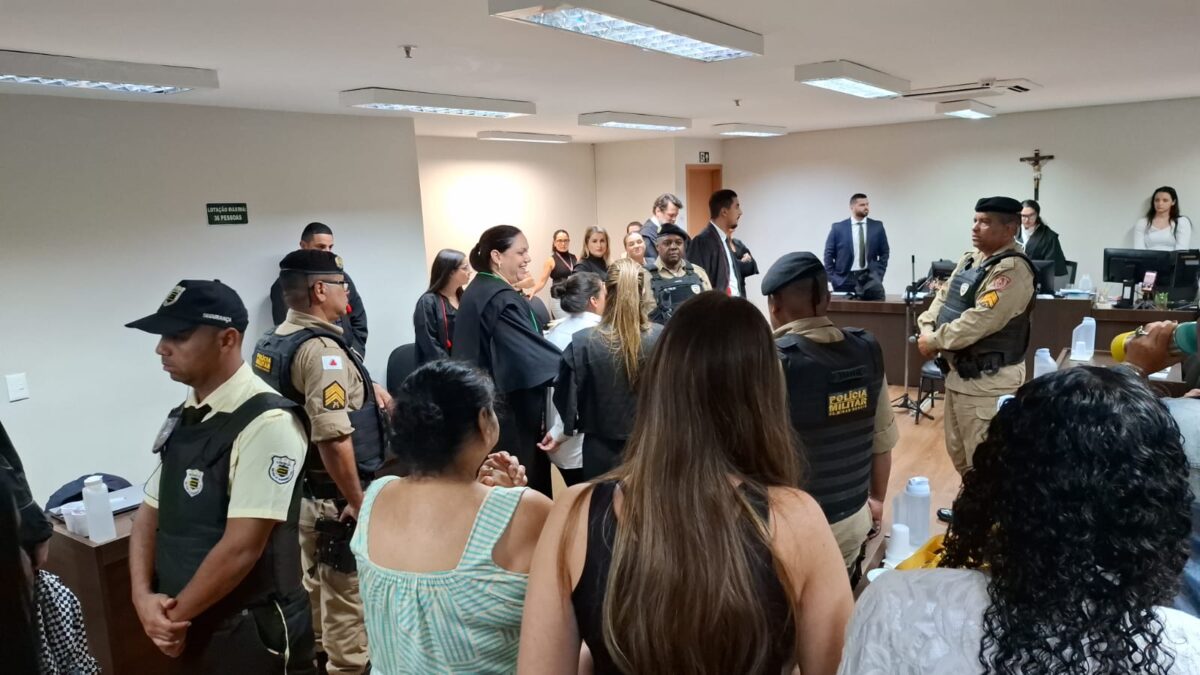 Júri absolve mulher acusada de matar companheiro em caso que envolve denúncia de violência sexual contra a filha