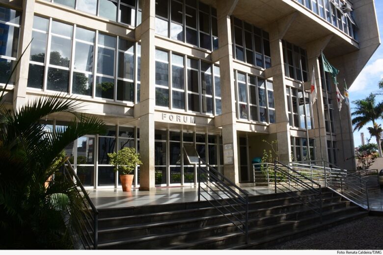 Justiça mantém presa dupla que confessou matar adolescente de 16 anos em Betim Justiça mantém presa dupla que confessou matar adolescente de 16 anos em Betim