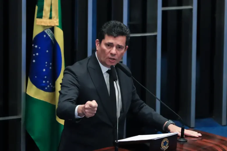 Alexandre de Moraes pede à PGR a inclusão de Moro no Inquérito das Milícias Digitais