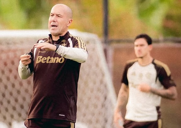 Flamengo anuncia a contratação do técnico Leonardo Jardim