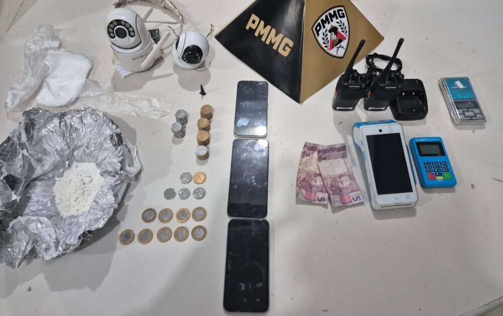 Polícia Militar a prende dois jovens por receptação e tráfico no bairro Clóvis Alvim II, em Itabira