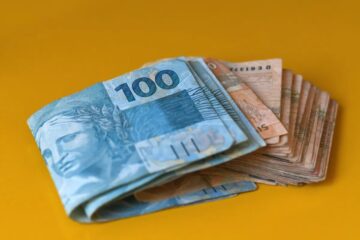 Trabalhadores nascidos em fevereiro recebem Abono Salarial a partir de 16 de março; veja quem tem direito