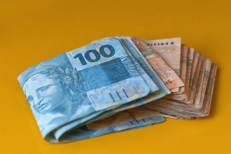 Trabalhadores nascidos em fevereiro recebem Abono Salarial a partir de 16 de março; veja quem tem direito