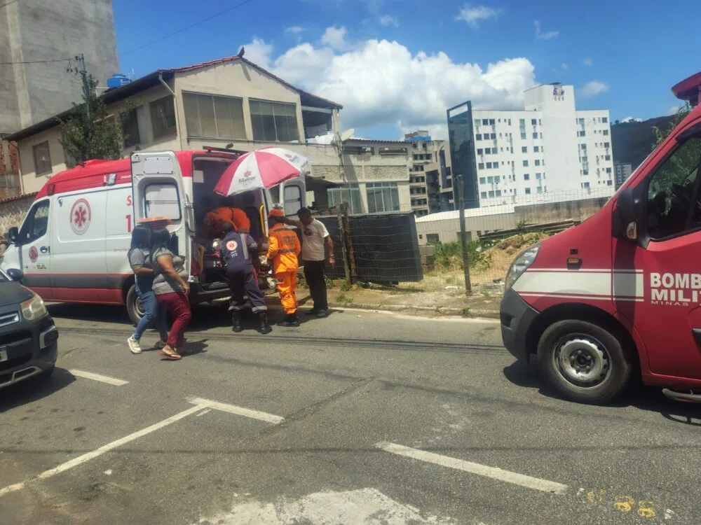 Acidente entre moto e carro deixa motociclista gravemente ferido em João Monlevade