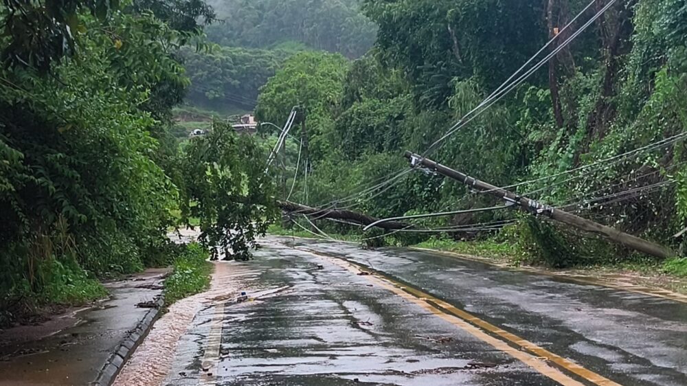 Temporal provoca alagamentos e bloqueia MGC-120, em Nova Era