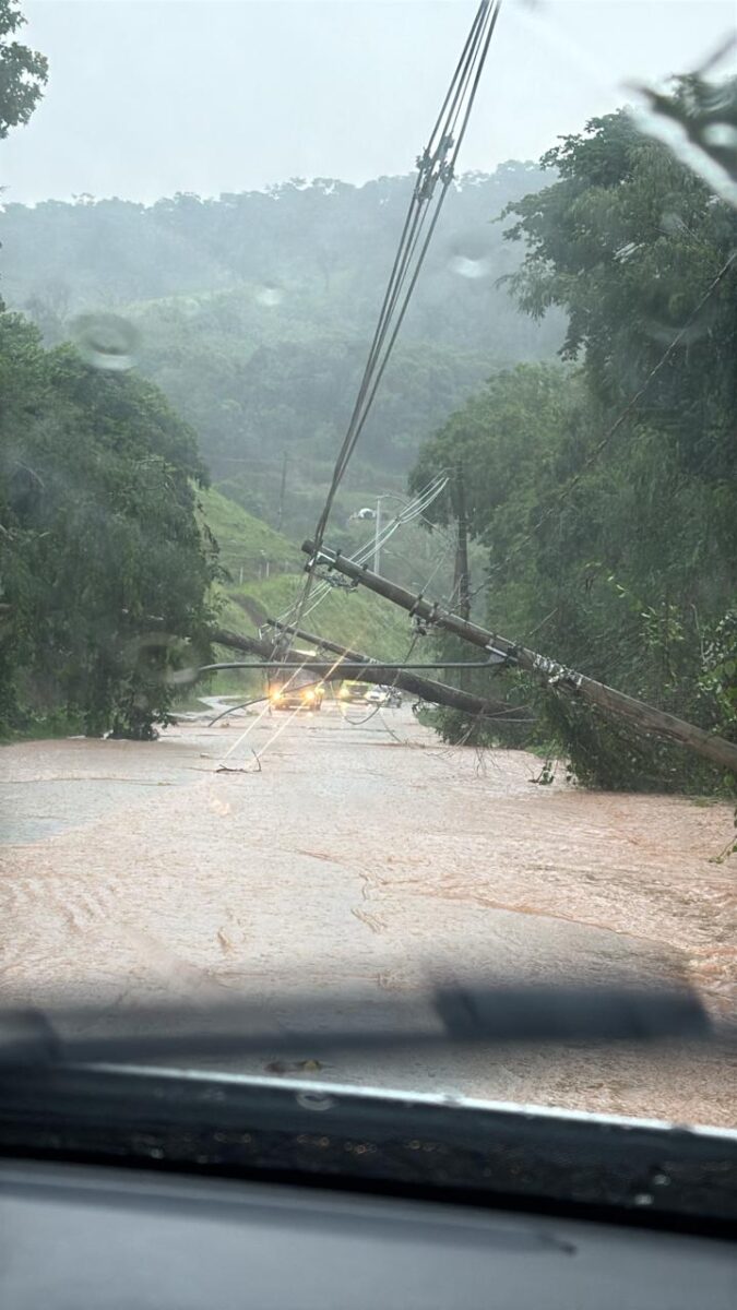 Temporal provoca alagamentos e bloqueia trecho da MGC-120, em Nova Era