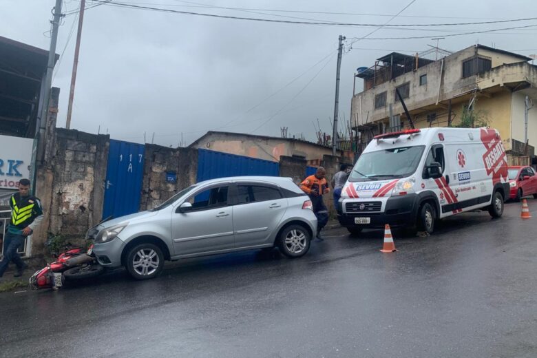 Motociclista fica ferido após colisão com carro no bairro Cruzeiro Celeste, em João Monlevade