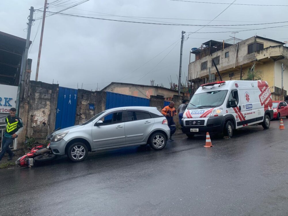 Motociclista fica ferido após colisão com carro no bairro Cruzeiro Celeste, em João Monlevade