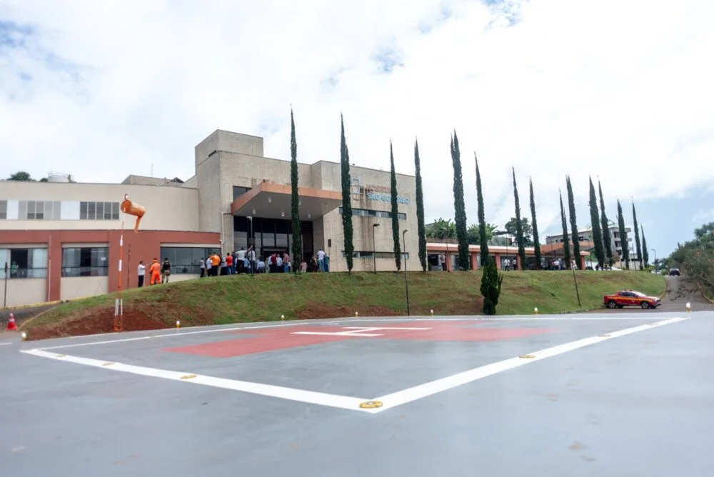 São Gonçalo inaugura heliponto do Pronto Atendimento e Governo de Minas confirma abertura do bloco cirúrgico ainda este ano