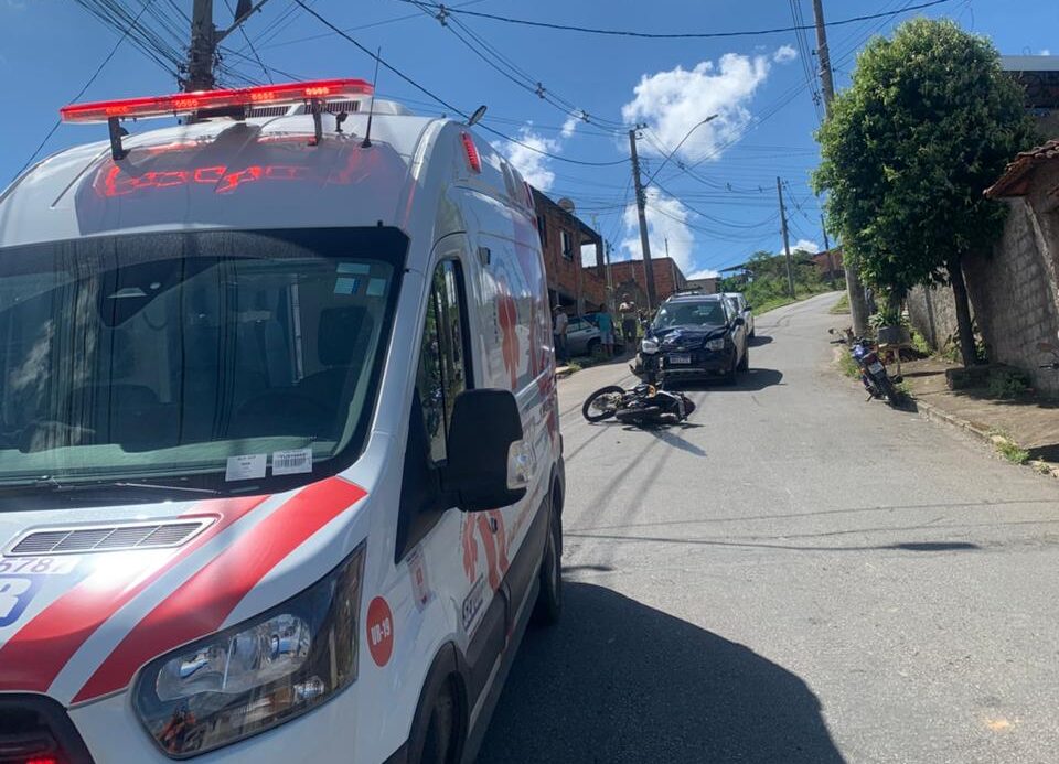 Motociclista é encaminhado ao hospital após acidente de trânsito em João Monlevade