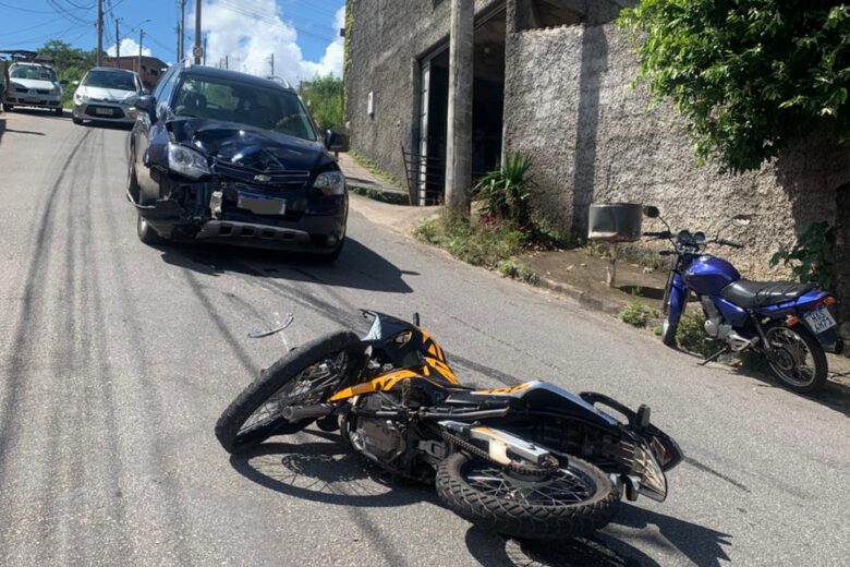 Motociclista é encaminhado ao hospital após acidente de trânsito em João Monlevade