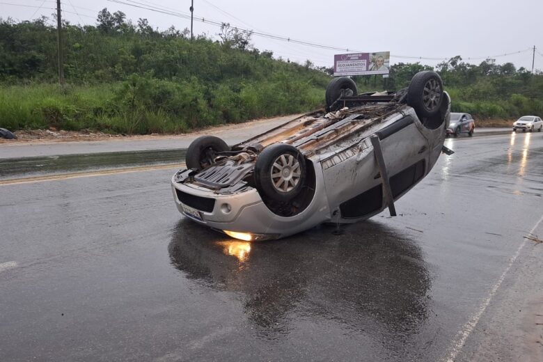 Manhã chuvosa provoca acidentes e causa lentidão na BR-381