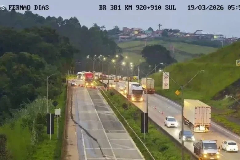 Trecho da Fernão Dias é liberado em Camanducaia após quase 100 horas de interdição