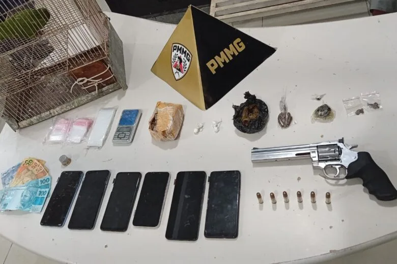 Polícia Militar prende quatro suspeitos por tráfico de drogas em Itabira