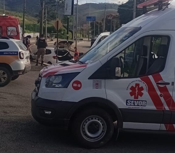 Homem é executado a tiros dentro de carro na avenida Alberto Lima, em João Monlevade