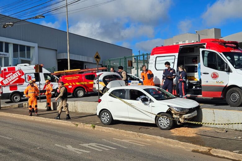 Homem é executado a tiros dentro de carro na avenida Alberto Lima, em João Monlevade