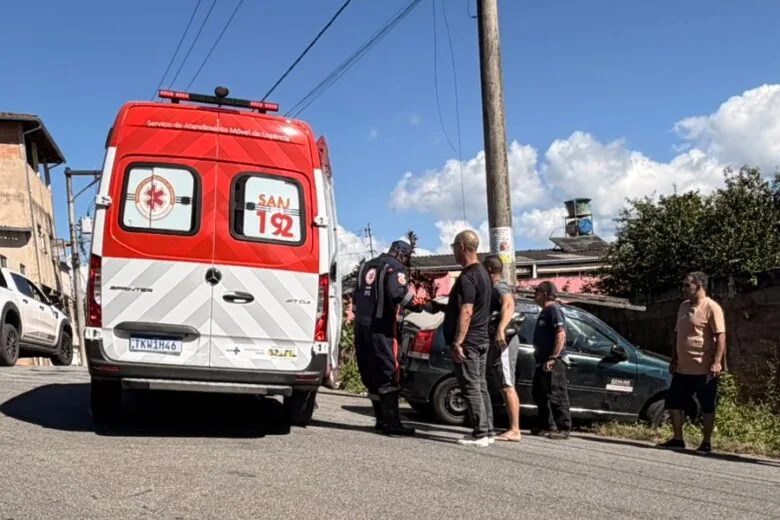 Motociclista fica ferido após colisão com carro em cruzamento do bairro Eldorado, em Itabira