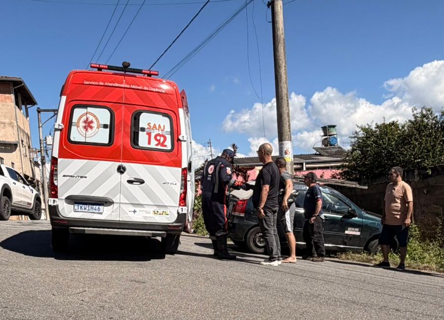 Motociclista fica ferido após colisão com carro em cruzamento do bairro Eldorado, em Itabira
