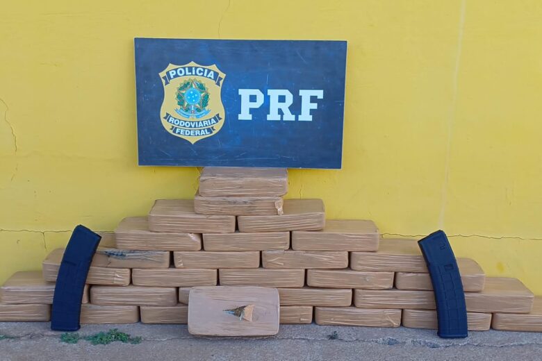 Casal é preso com 30 kg de cocaína e acessórios de fuzil durante abordagem da PRF na BR-262