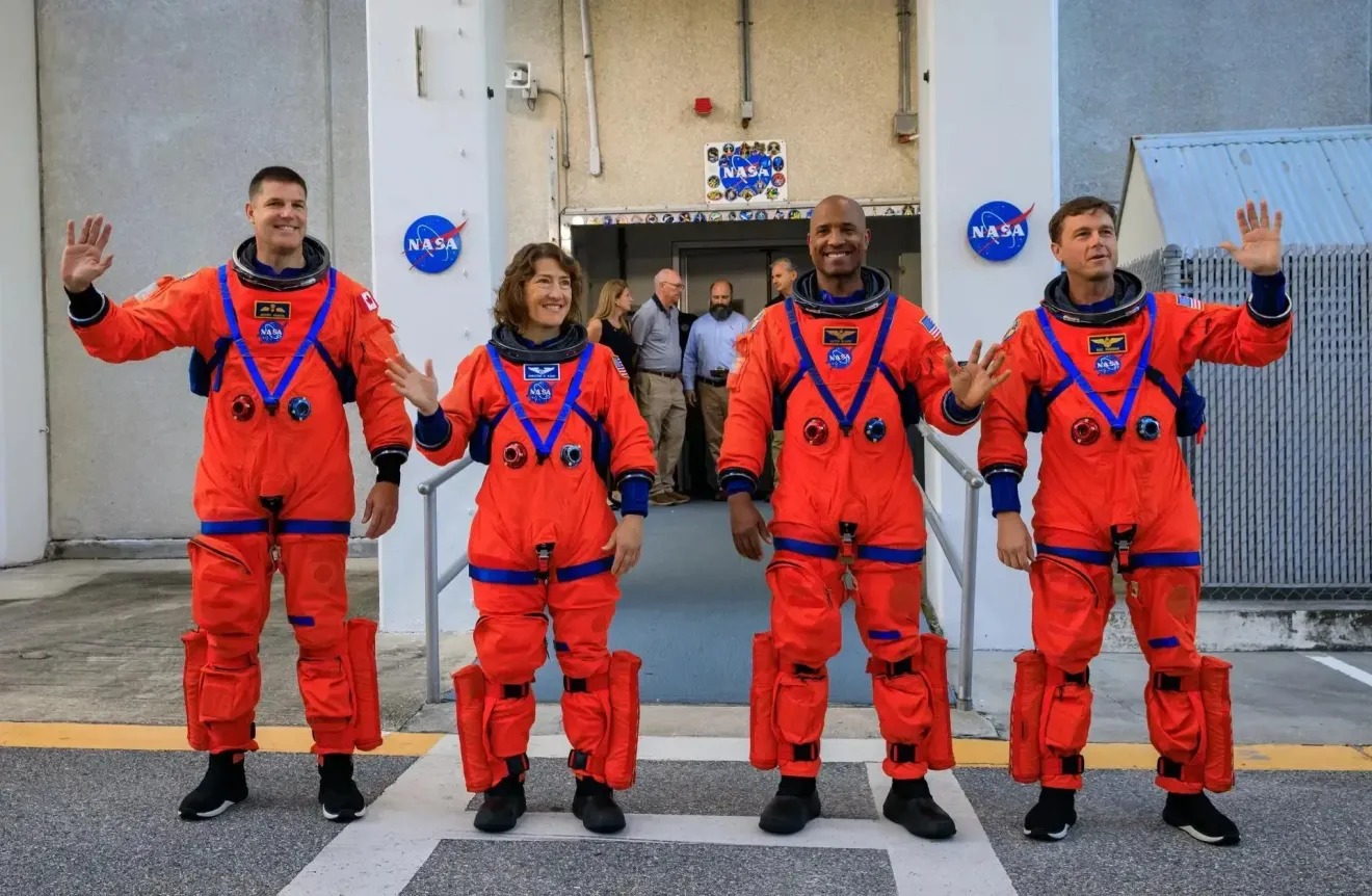 Artemis II leva primeira mulher e primeiro homem negro à órbita da Lua em missão histórica da NASA