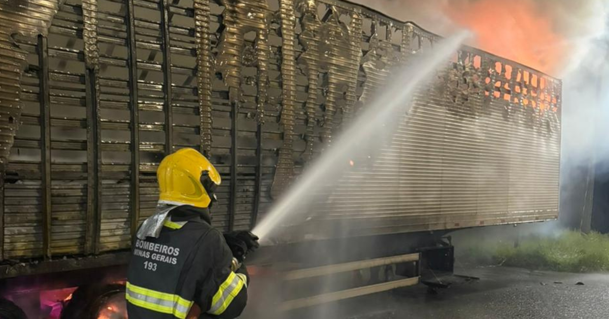 Incêndio atinge carreta carregada com mercadorias avaliadas em R$ 850 mil na BR-381