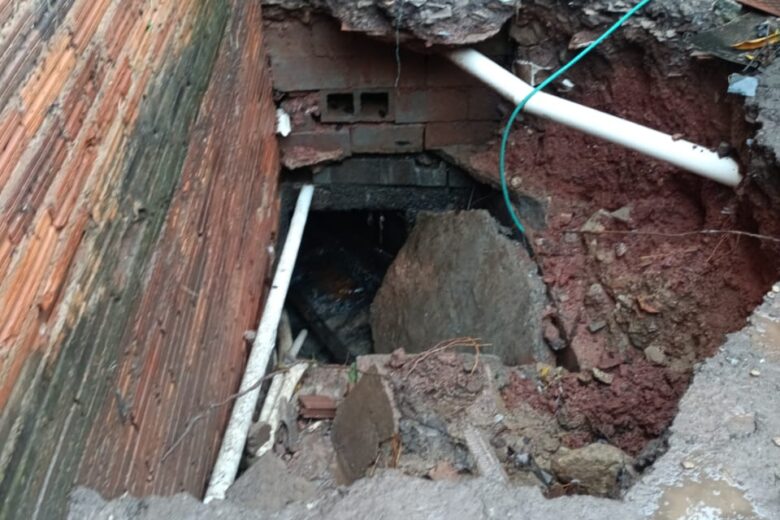 Chuva mobiliza bombeiros em 24 ocorrências em BH e Região Metropolitana nesta segunda-feira