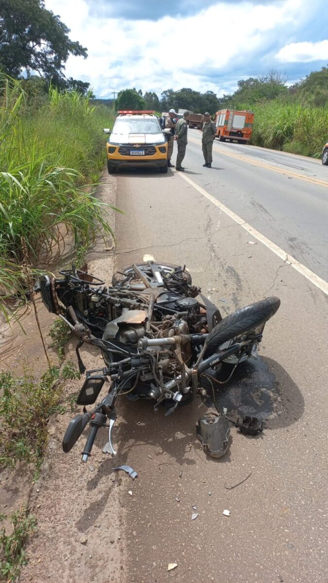 Motociclista fica gravemente ferido após colisão com carreta na BR-356
