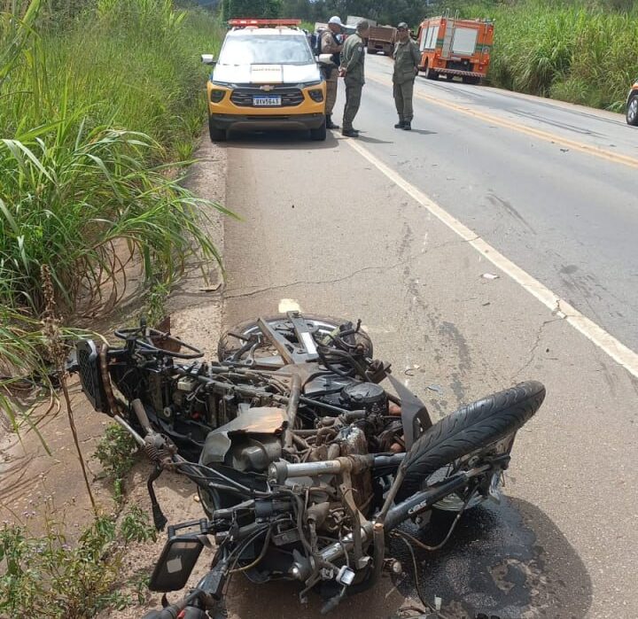 Motociclista fica gravemente ferido após colisão com carreta na BR-356