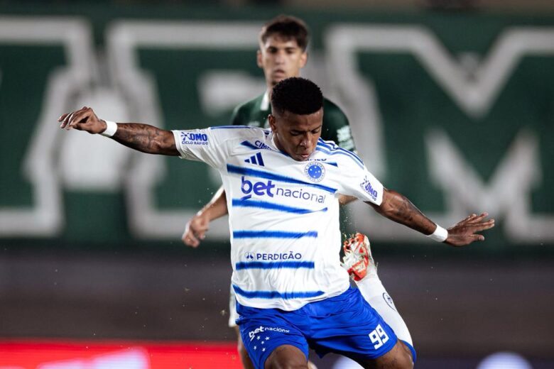 Cruzeiro sofre gol no fim, cede empate ao Goiás e decisão fica aberta na Copa do Brasil