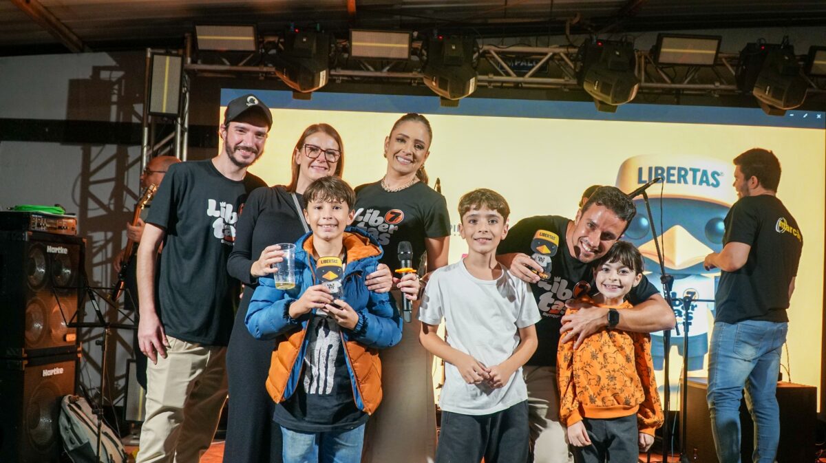 Libertas Butiquim celebra 8 anos com grande festa e show da banda Tianastácia, em Itabira