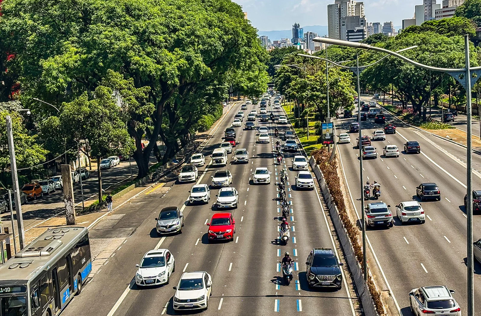 MP alerta PBH sobre pressa na motofaixa e pede estudos antes da implantação em BH