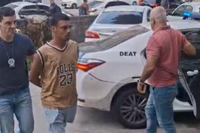 Ambulante é preso após tentar vender churrasquinho de R$ 10 mil para turista britânica