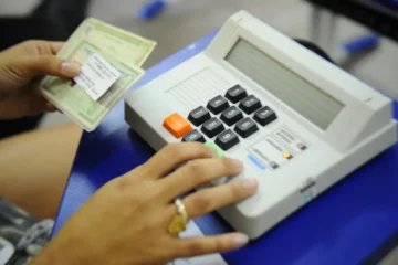 Senador Cleitinho lidera disputa para o governo de Minas Gerais em todos os cenários