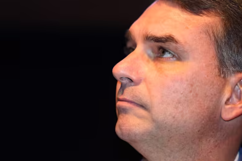 Flávio diz que Moraes pode usar STF para “desequilibrar” eleições