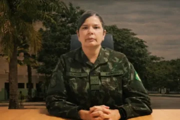 Exército dá posse à primeira mulher general da história