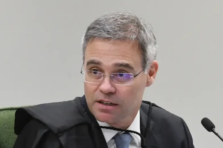 Mendonça será o relator de queixa-crime de Bolsonaro contra Janones