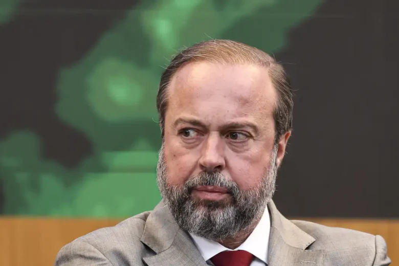 Mensagens de Vorcaro indicam encontro com o ministro Alexandre da Silveira e empresário