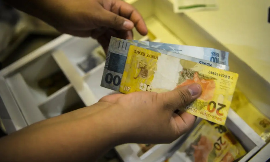 Governo federal propõe salário mínimo de R$ 1.717 em 2027; saiba mais
