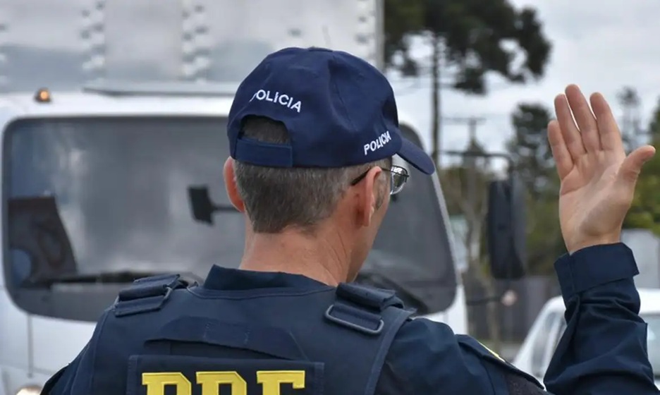 De olho no feriado prolongado de Tiradentes, PRF intensifica ações em rodovias