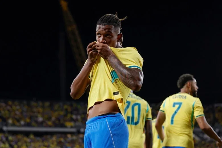 Brasil joga bem e derrota Croácia em último jogo antes da convocação para a Copa do Mundo; assista aos melhor momentos