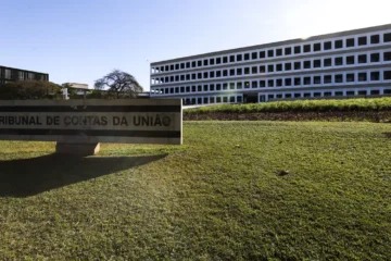 Oposição quer que TCU investigue uso de R$ 4,5 milhões em acervo privado de Lula