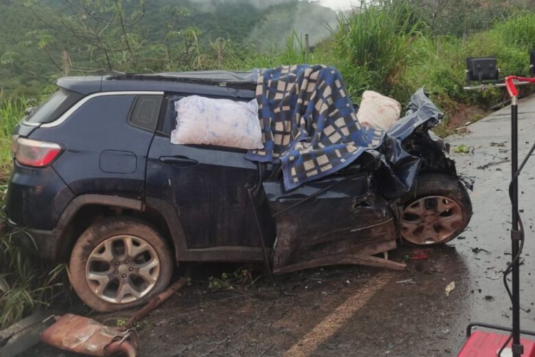 Tragédia na BR-262: colisão entre carro e caminhão deixa três mortos e um ferido grave em Rio Casca