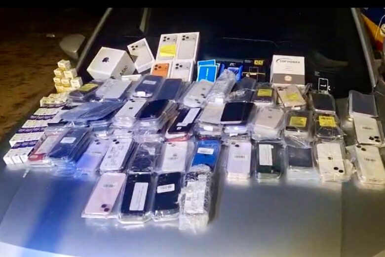 Polícia Federal e PM apreendem 251 celulares escondidos em painel de carro durante operação na Semana Santa em MG